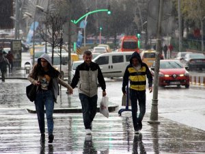 Erzurum’da Dolu Yağışı Zor Anlar Yaşattı