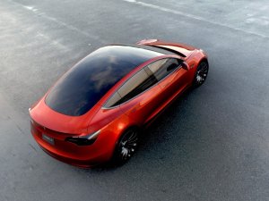 TESLA Menzilini 550 Kilometreye Çıkarttı