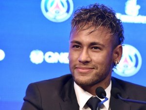 Neymar İmzayı Attı