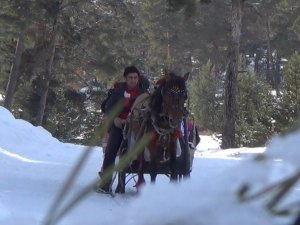 Sarıkamış’ta Atlı Kızakla Kayak Keyfi