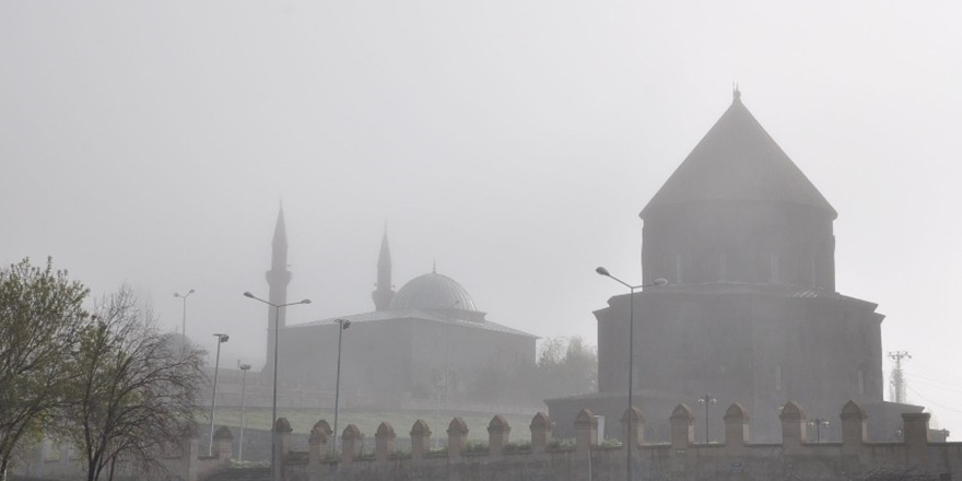 Kars’ta Hava Ulaşıma Sis Engeli