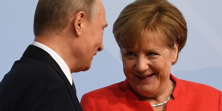 Putin ve Merkel, Nükleer Krizi Görüştü