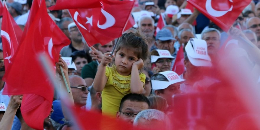 İnce’ye Anneler Günü’nde ‘Anne’ Sürprizi