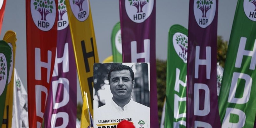 HDP'li Adaylar Kapı Kapı Dolaşıyor