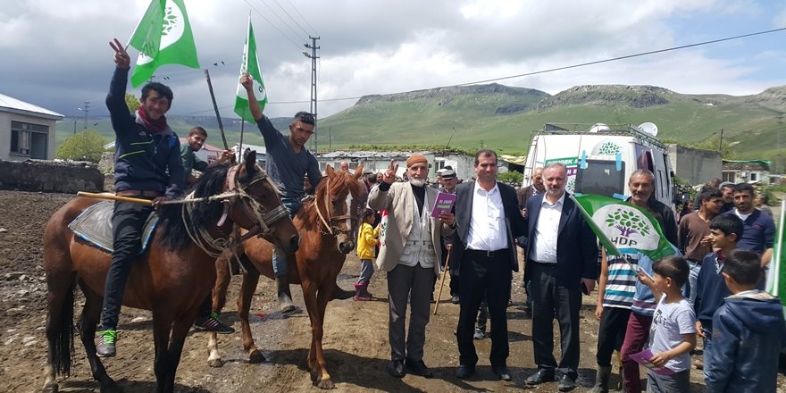 HDP'li Adaylar Köy Köy Dolaşıyor