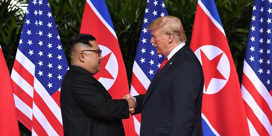 Trump ve Kim, Singapur’da Buluştu