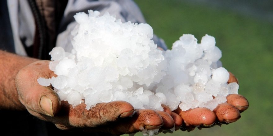 Erzurum’da Seraları Dolu Vurdu