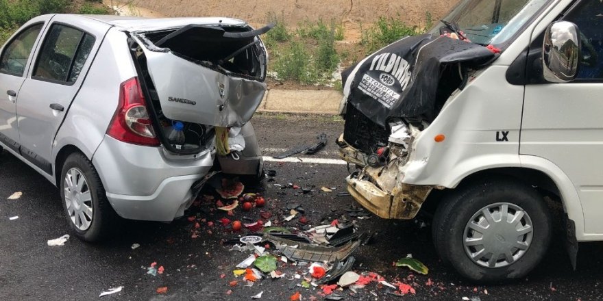 Sarıkamış’ta Trafik Kazası: 3 Yaralı