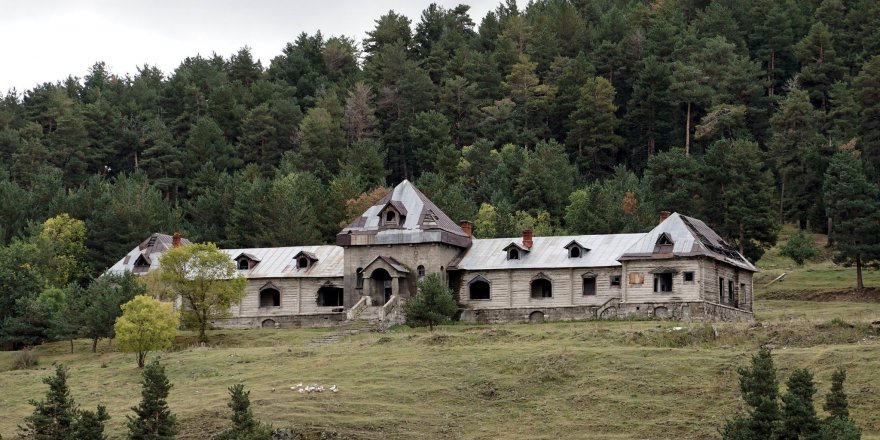 Sarıkamış'taki Av Köşkü Yıkılıyor