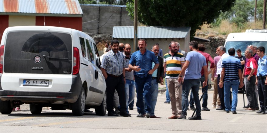 Erzurum'da Taşlı Sopalı Kavga