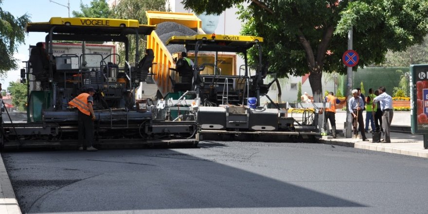 Faikbey Caddesi’nin Asfaltı Yenileniyor