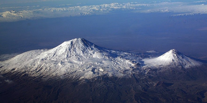 Ağrı Dağı’nın Yüksek Kesimlerine Kar Yağdı