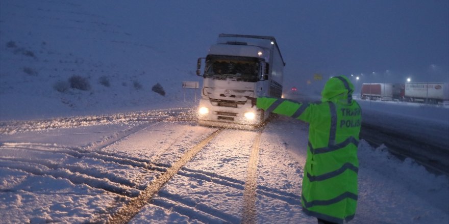 Erzincan'da Kar Yağışı