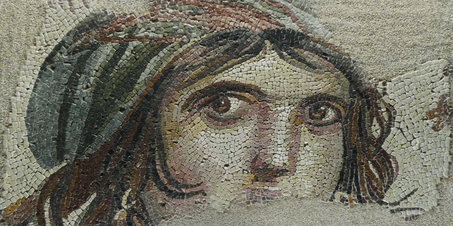 ’Zeugma’nın Çingene Kızı Türkiye’de