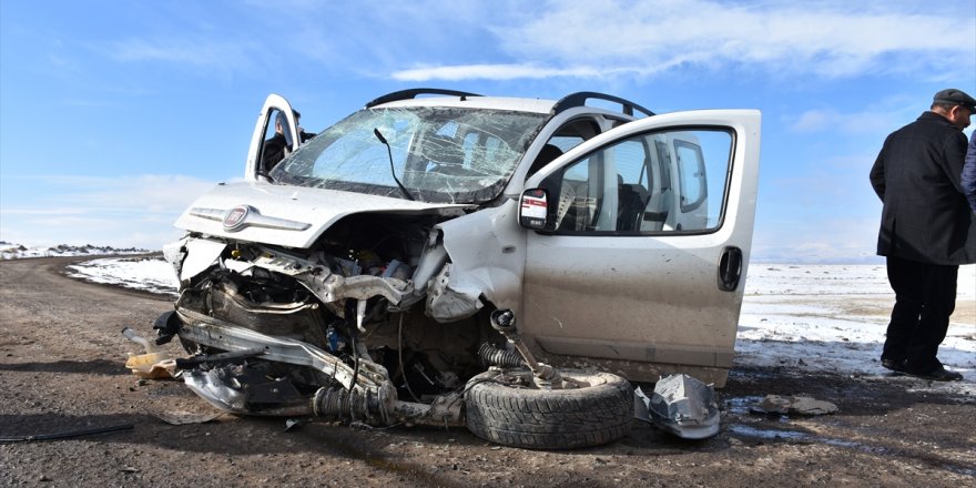 Kars'ta Trafik Kazası: 5 Yaralı