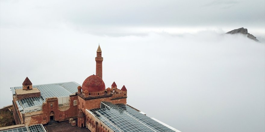 ‘İshak Paşa Sarayı’ Büyülüyor