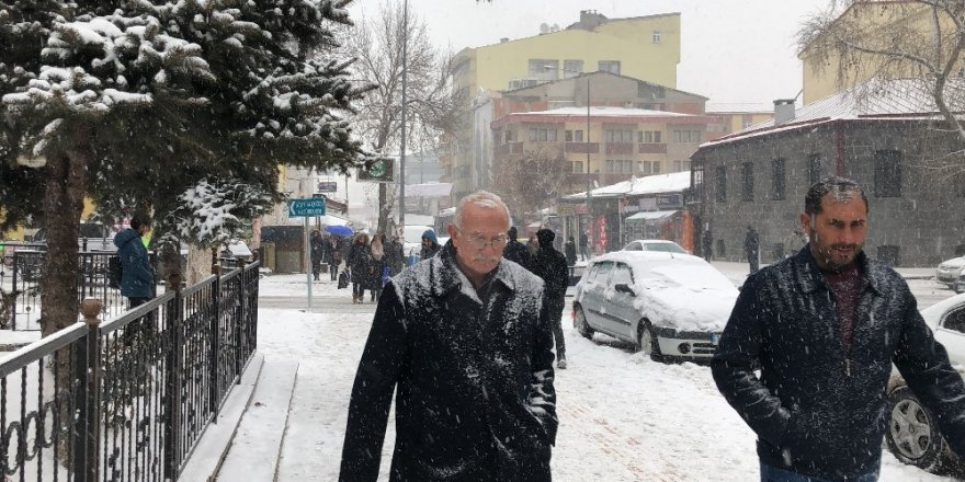 Kars’ta Kar Yağışı Etkili Oluyor