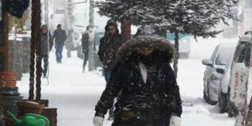 Kars’ta Kar Yağışı Devam Ediyor