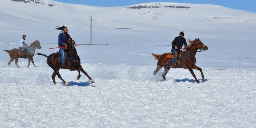 Kar Üstünde Cirit Gösterisi Nefes Kesti