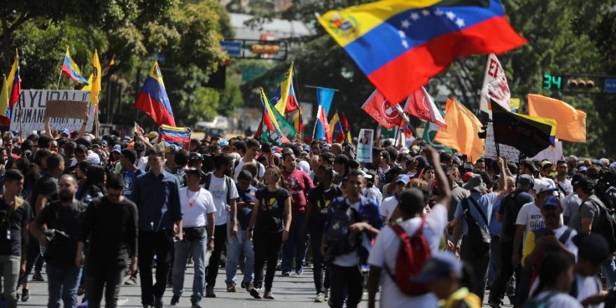 Venezuela’da ‘Siyasi Kriz’ Meydanlarda