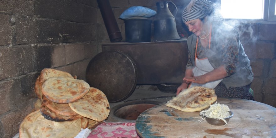 Sofraların Lezzeti ‘Tandır Ekmeği’