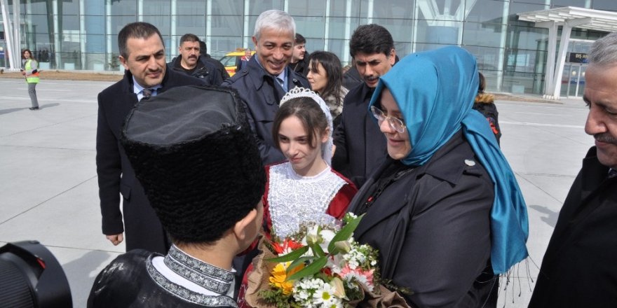 Bakan Zehra Zümrüt Selçuk Kars’ta