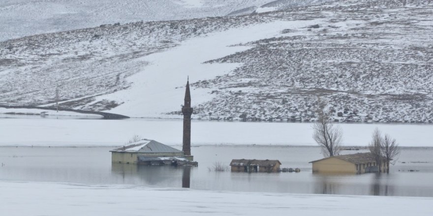 'Köy Camisi' Sular Altında Kaldı