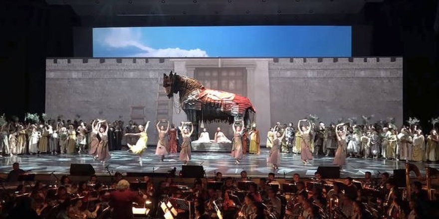 Bolşoy Tiyatrosu’nda "Troya" Sahnelendi