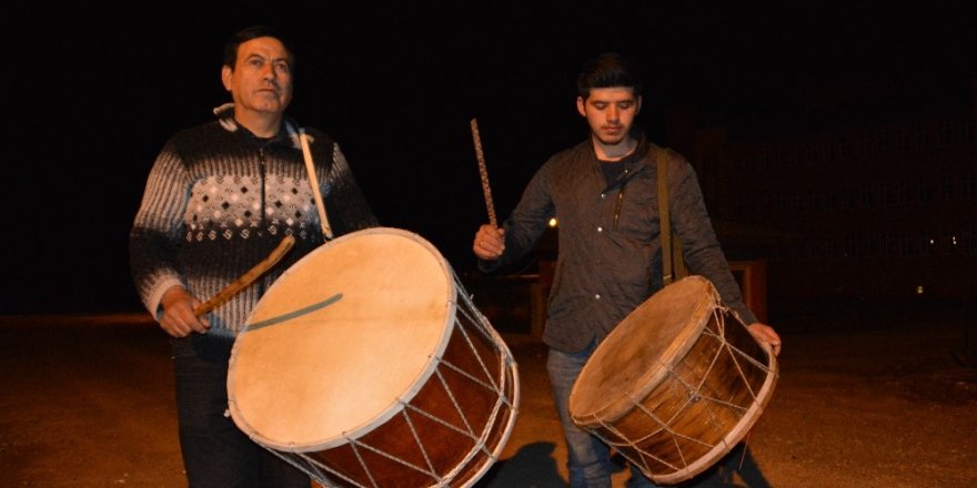 Davulcu 'Baba ile Oğul'un Sahur Mesaisi