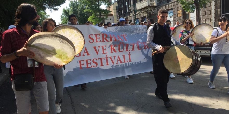 Festival Renk Cümbüşüyle Başladı