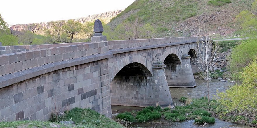 Tarihi 'Taş Köprü' Onarılıyor