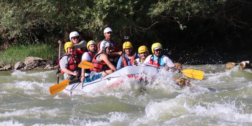 Binali Yıldırım Erzincan'da Rafting Yaptı