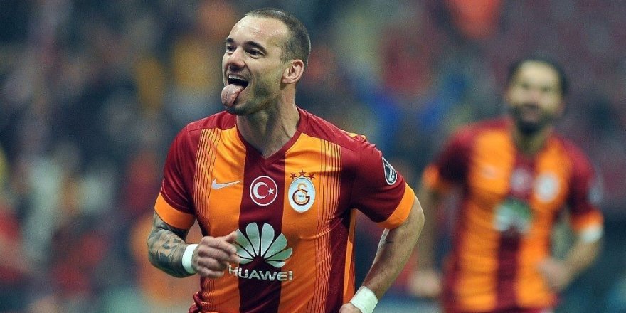 Sneijder, Yeşil Sahalara Veda Etti