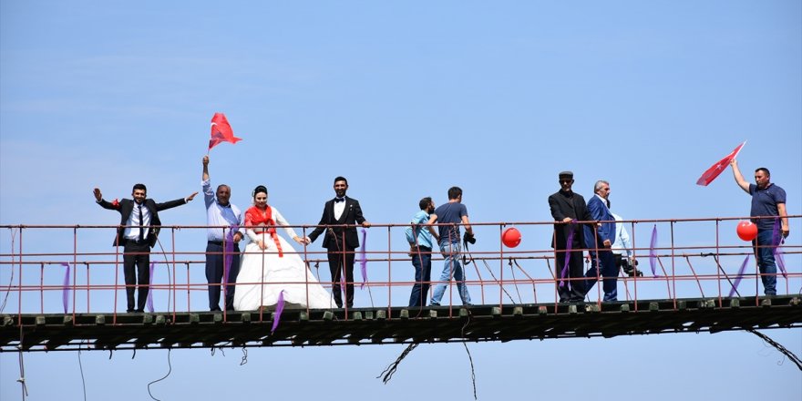 Asma Köprüde Düğün Yaptılar