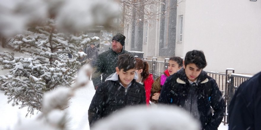 ‘Kars ve 29 İl’de Okullara Kar Tatili