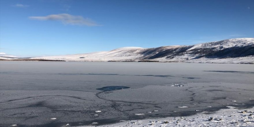 Aktaş Gölü Kısmen Buz Tuttu
