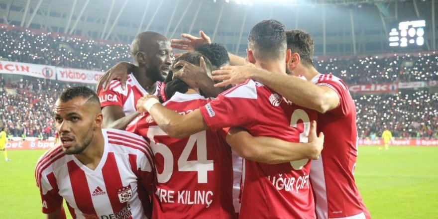 Sivasspor, Fenerbahçe'yi 3-1 Yendi