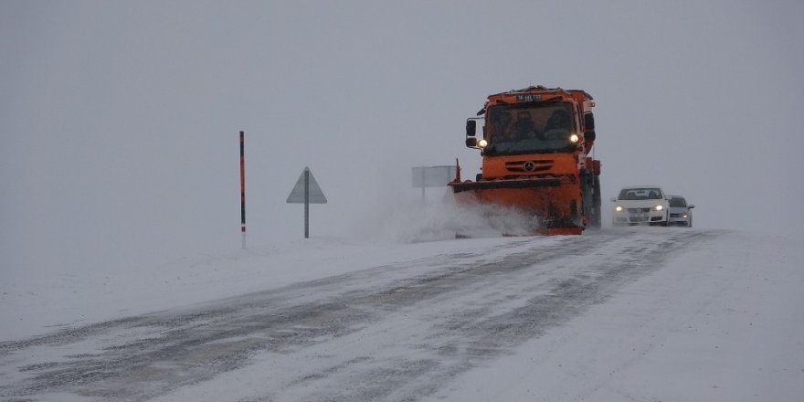 Bölgede 857 Köy Yolu Ulaşıma Kapandı