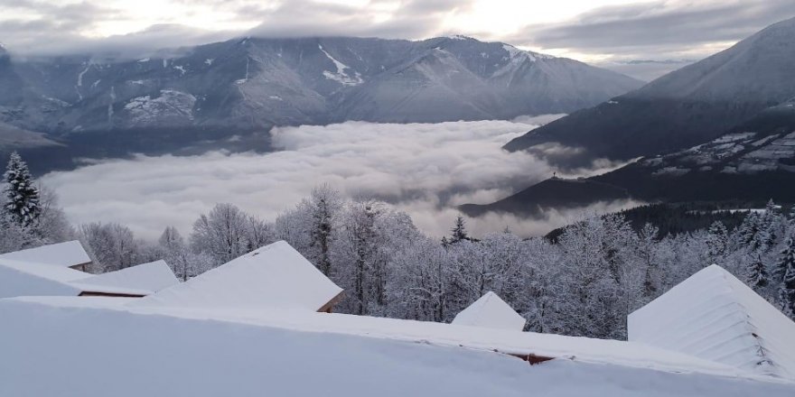 Artvin’de Karlı Dağlar ve Bulutlar