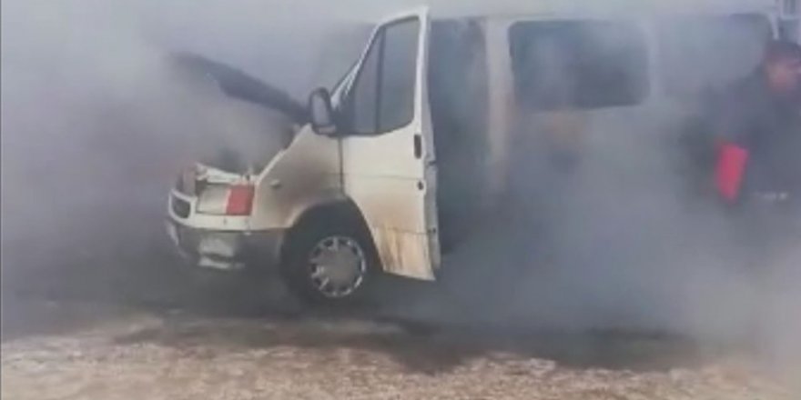 Donan Minibüs, Altında Ateş Yakılırken Yandı