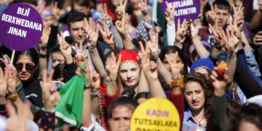 Diyarbakır 8 Mart Mitinginde '3. Yol' Mesajı