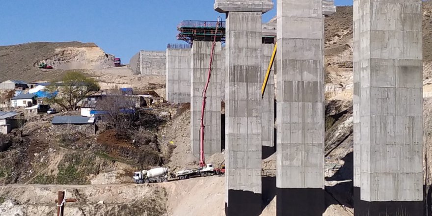 Karakurt Köylüsü 'Viyadük' İnşaatını Durdurdu