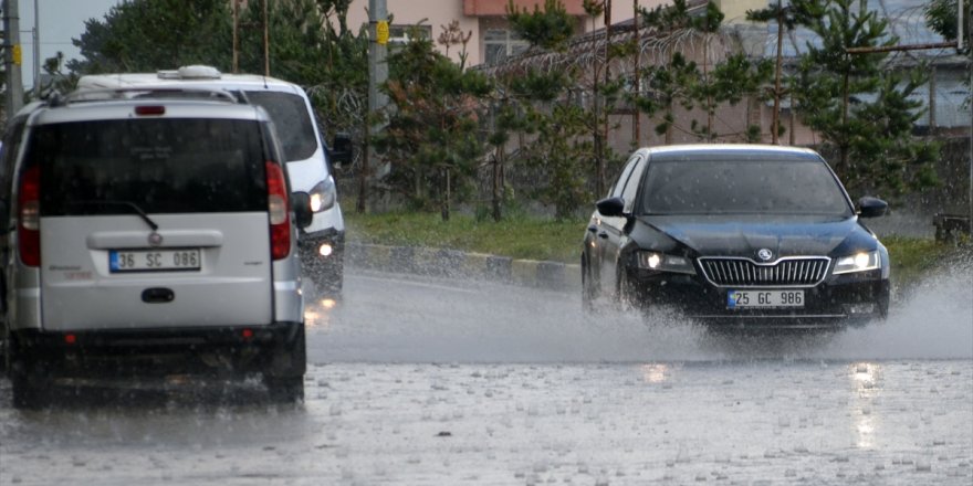 Kars ve İlçelerinde Sağanak Yağış ve Dolu