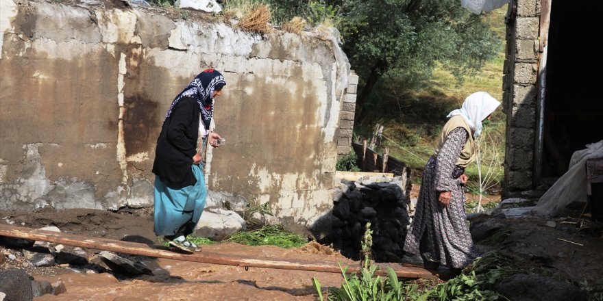 Digor Kocaköy ve Halıkışla'yı Sel Vurdu