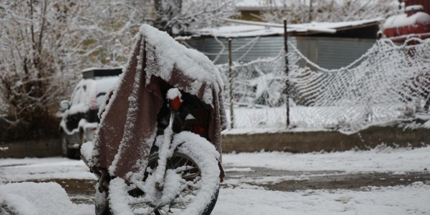 ‘Kars ve Bölge’de Kar Yağışı Aralıklarla Devam Ediyor