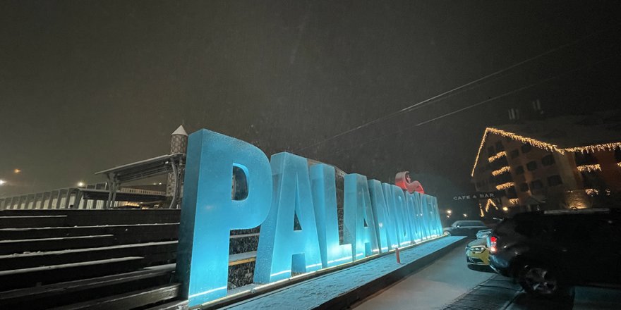 Palandöken'de Yeni Yıl Coşkusu.. Meşaleli Kayak ve Havai Fişekler!