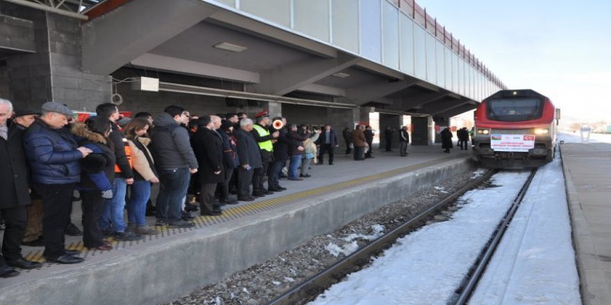 Azerbaycan Yardım Treni Kars’tan Geçti