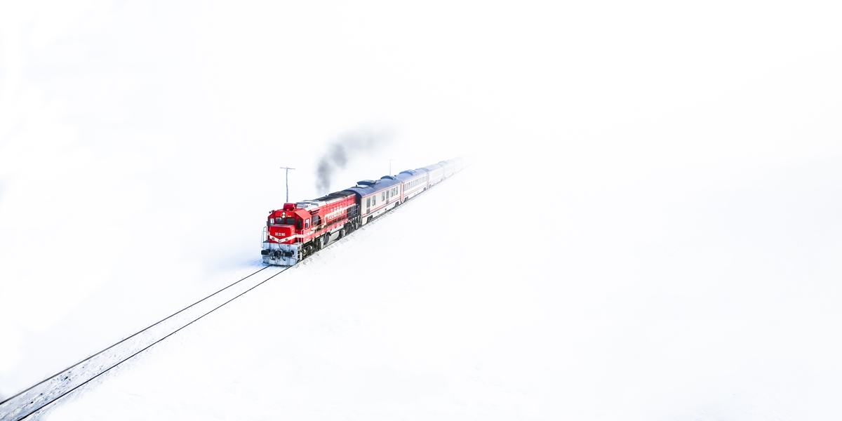 'Snowboardcu'dan Bir İlk... Doğu Ekspresi'nin Üzerinden Atladı