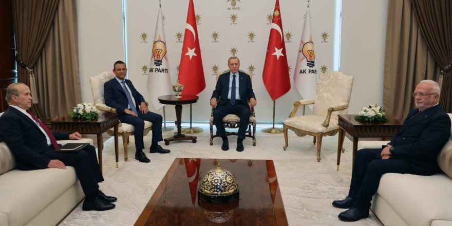 Ankara'da Kritik Görüşme.. Erdoğan ve Özel Bir Araya Geldi!