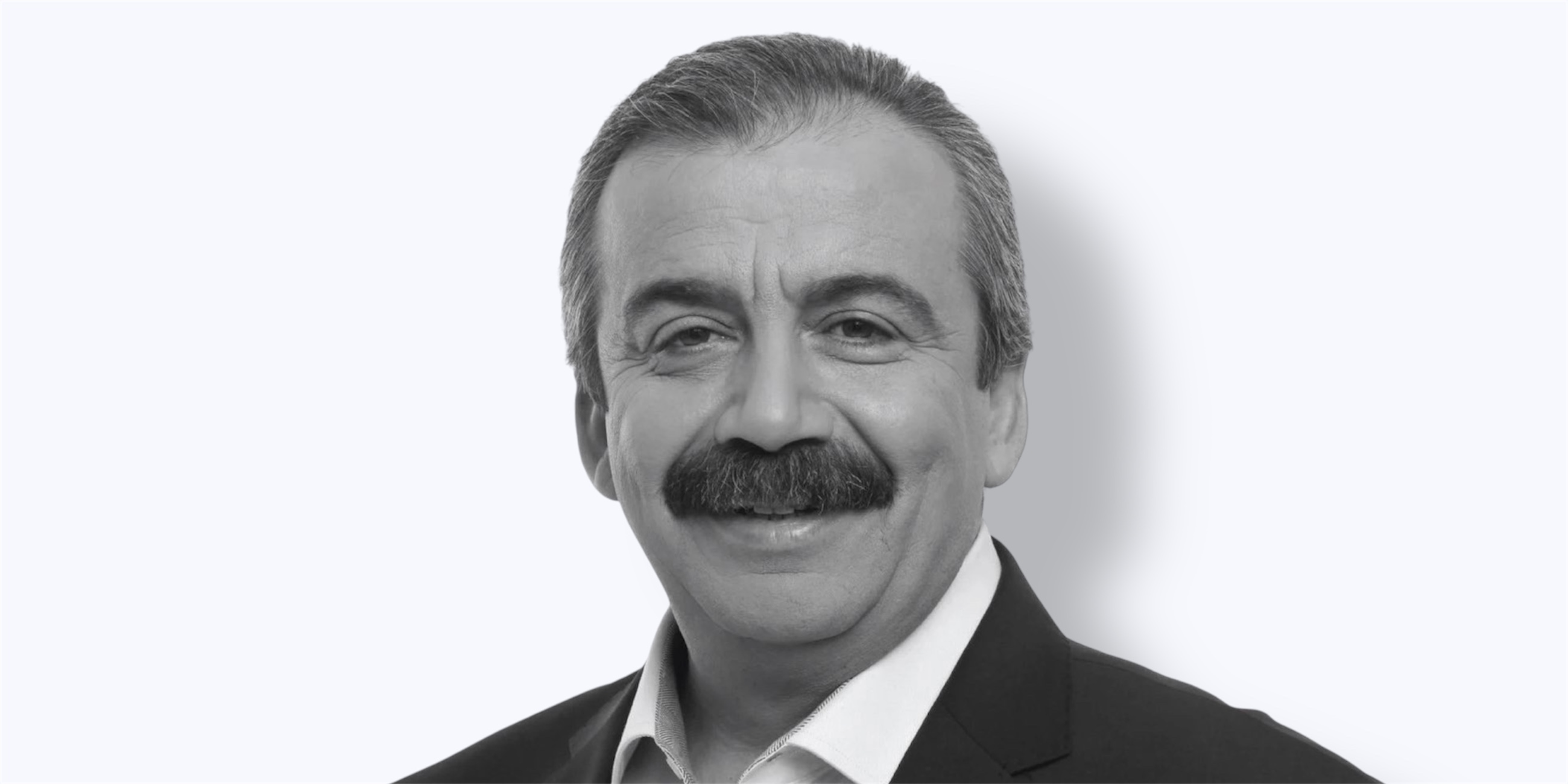 'Barış Elçisi'ne Duygulu Veda.. Cenaze Törenine Binlerce Kişi Katıldı!